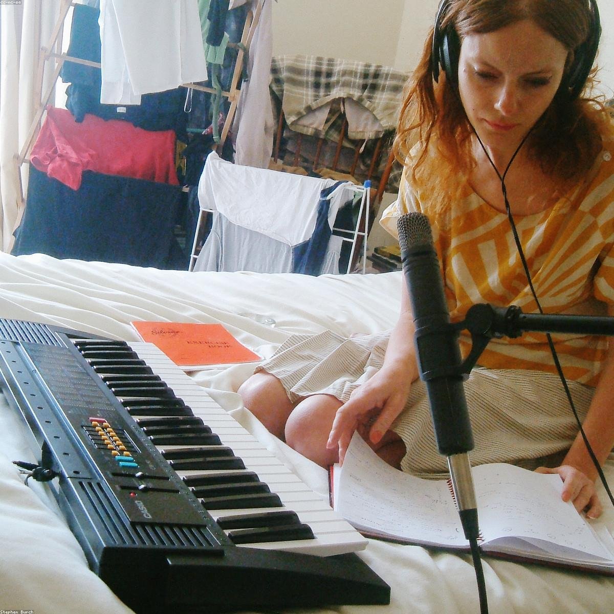 Minimalist Acacia Wood Cotton Throw Blanket — Ivory - Small