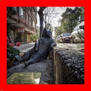 Warm Hand-Poured Soy Candle — Vanilla & Tonka (2026)