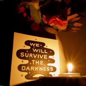 Warm Hand-Poured Soy Candle — Vanilla & Tonka