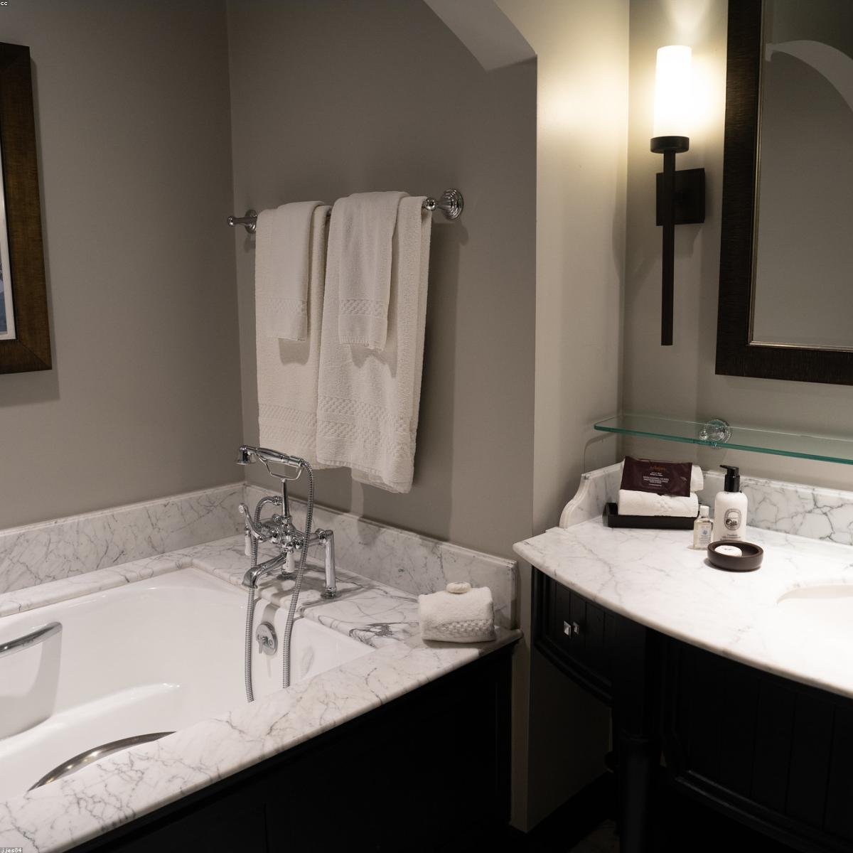 Everyday Hand Towel Set (Set of 4)